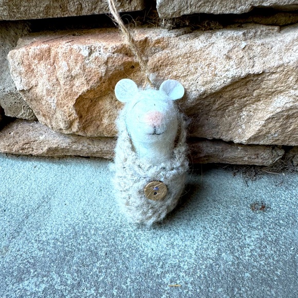 New🌟Wool Felt Swaddled Baby Mouse Ornament - Picture 3 of 5
